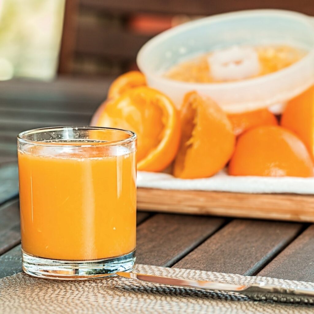 Orangensaft filtern