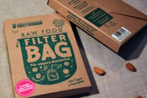 NECTARBAR mit Stempelverpackung Nussmilchbeutel gestempelte Verpackung